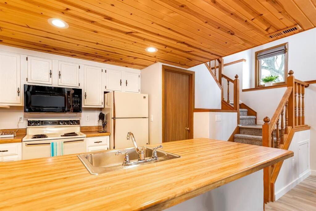 Peaceful 2-Bedroom Townhome Retreat W/Wooded View Galena Exterior photo